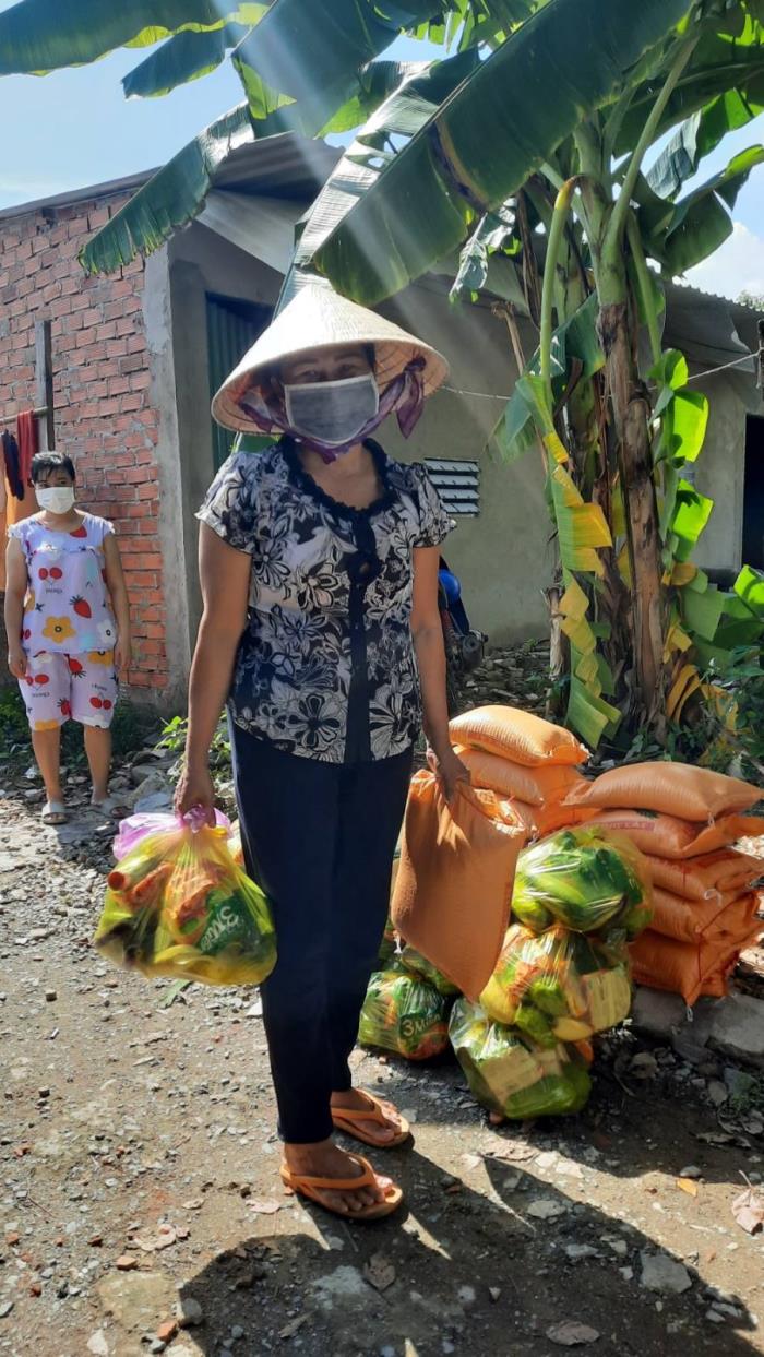 Trao quà đến người dân ở P.Phước Long A, P.Long Phước (ngày 17/09/2021)